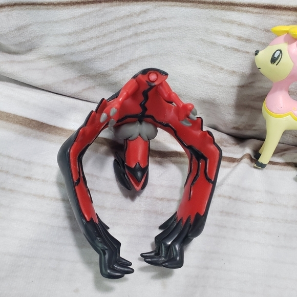 Pokemon Mini Figures Yveltal Spring Deerling Zamazenta Set Of 3 Vinyl - Picture 3 of 11